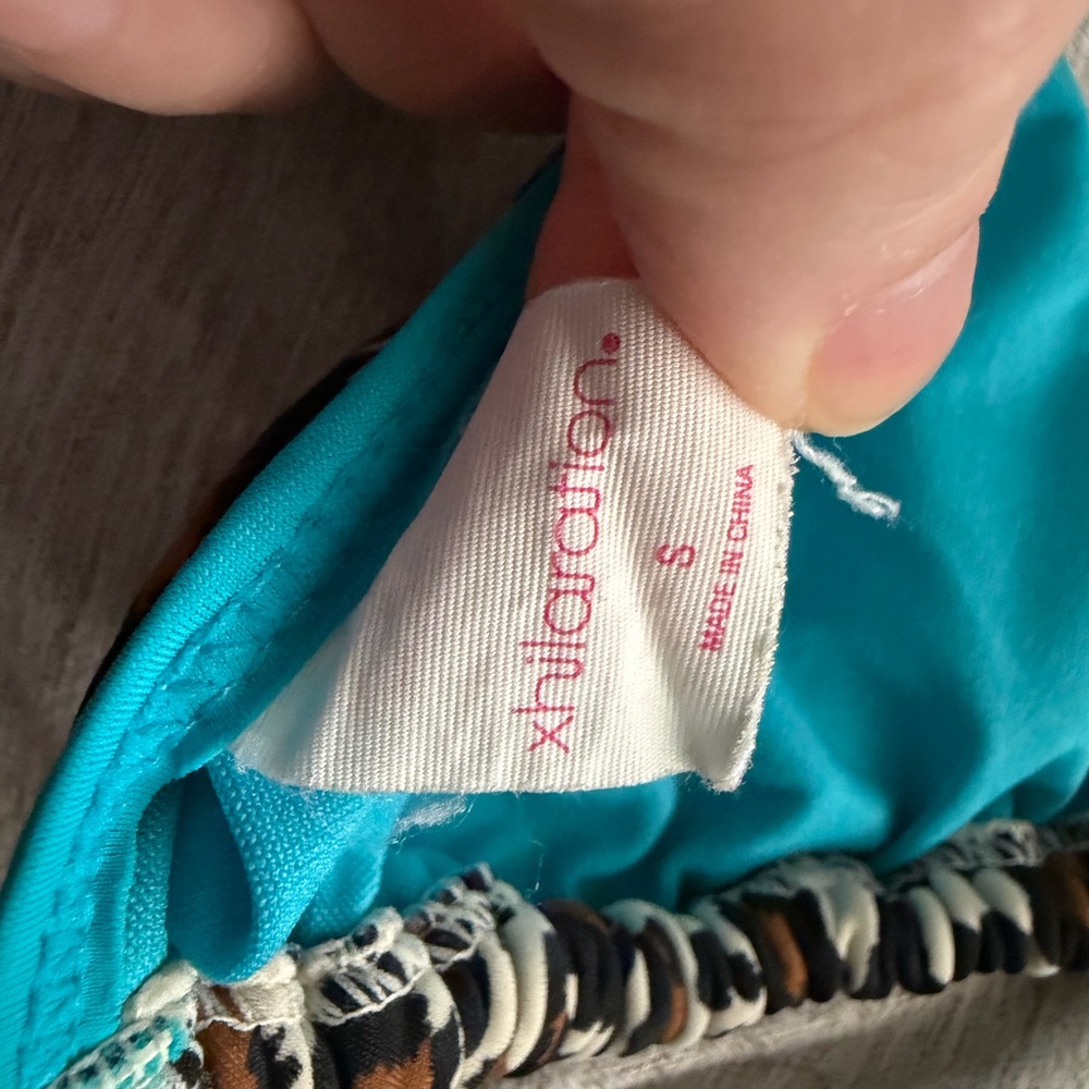 Leopard Print Bikini Top with Turquoise Accents - Picture 4 of 5